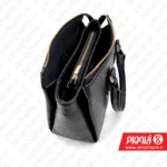 داخل کیف دستی زنانه چرم مجلسی برمودا