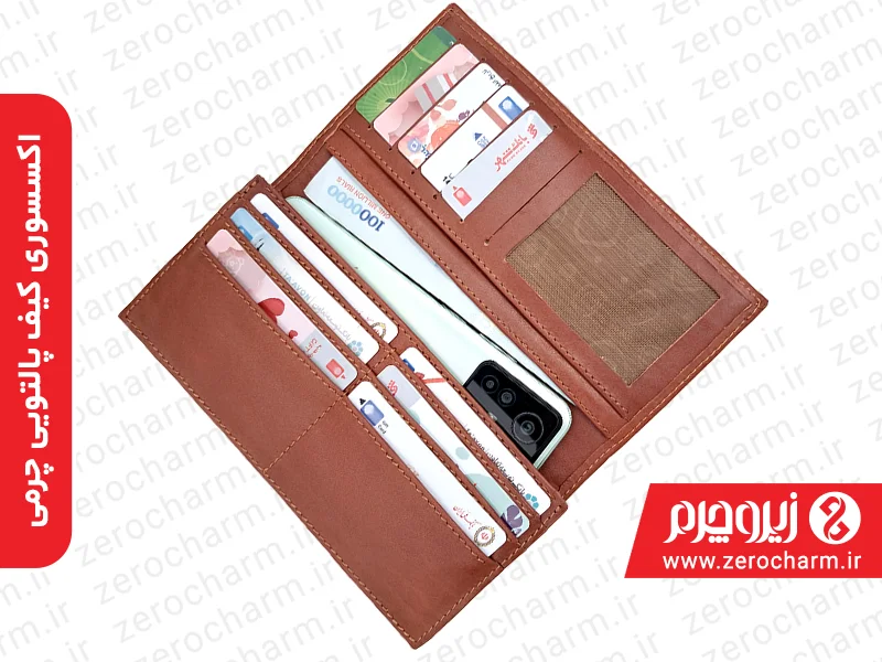 کیف پول پالتویی نمای داخلی که تعدادی کارت بانکی پول و موبایل مشخص است